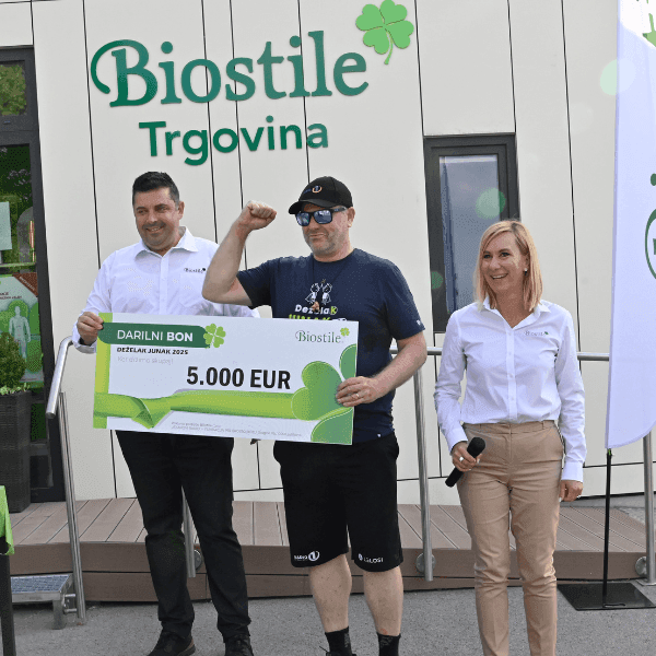 Odovzdanie daru Biostile akcii Deželak Junak